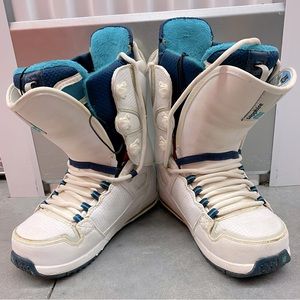 Womens Burton Snowboard Boots - Size 9, White w/ Blue